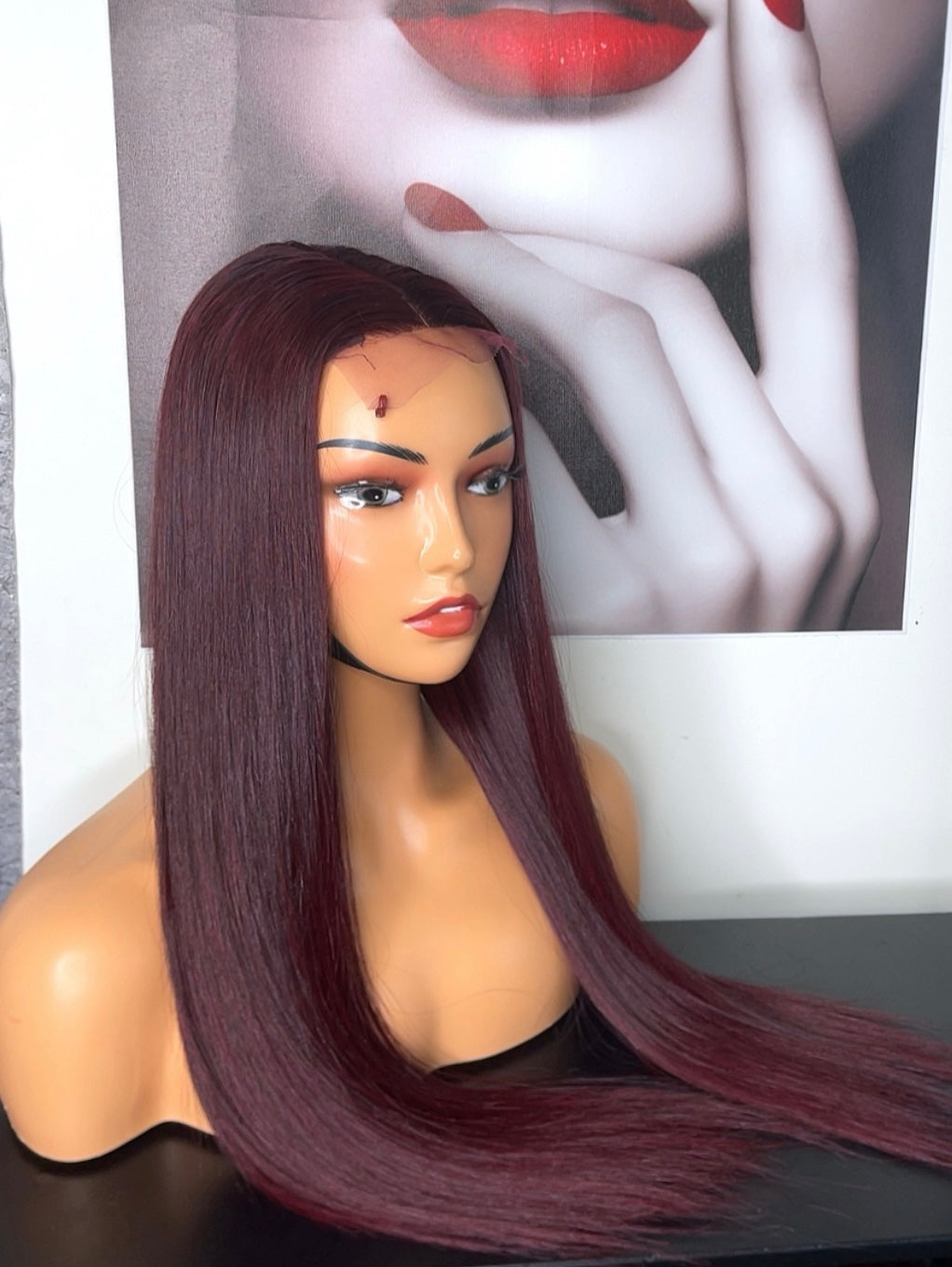 Cheveux lisses longs bordeaux