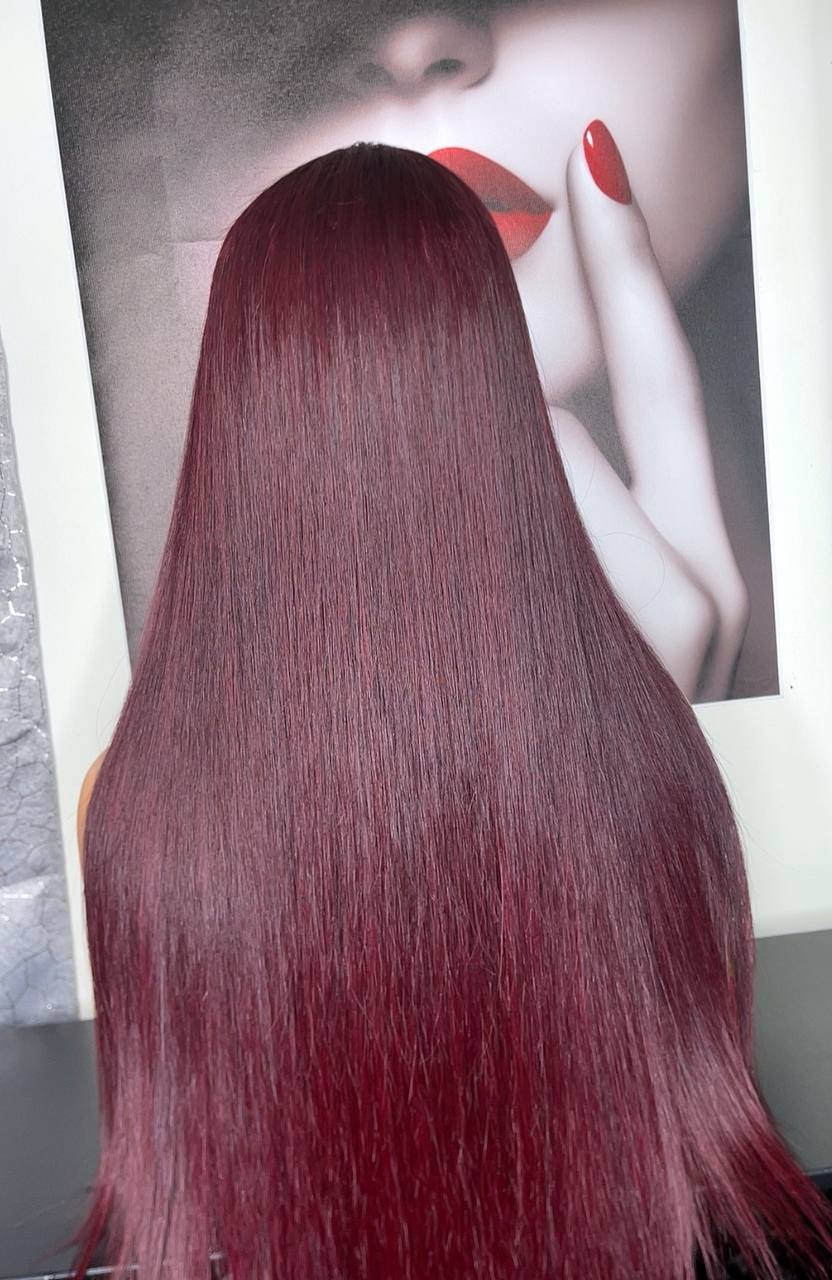 Cheveux lisses longs bordeaux