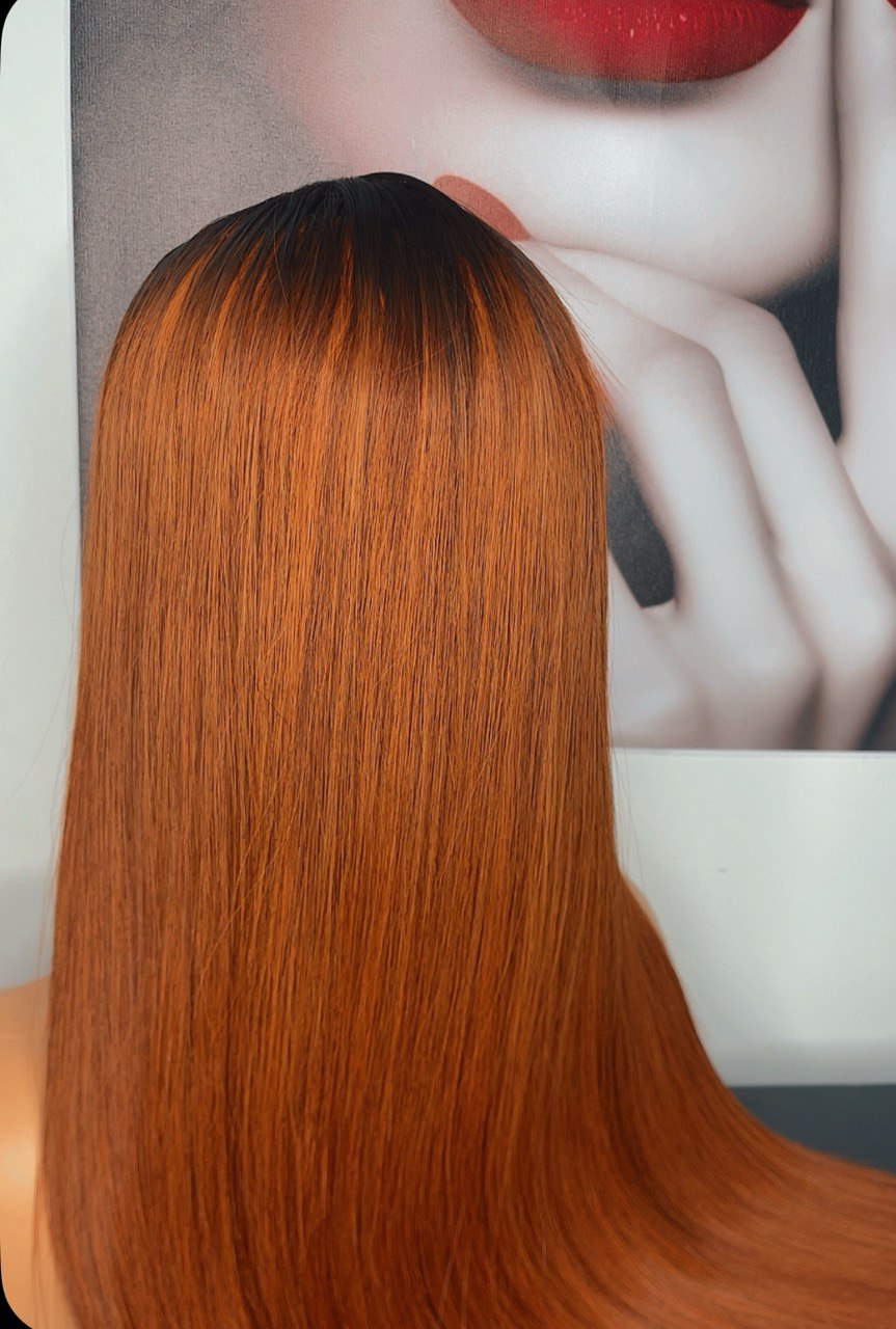 Cheveux lisses longs marron clair