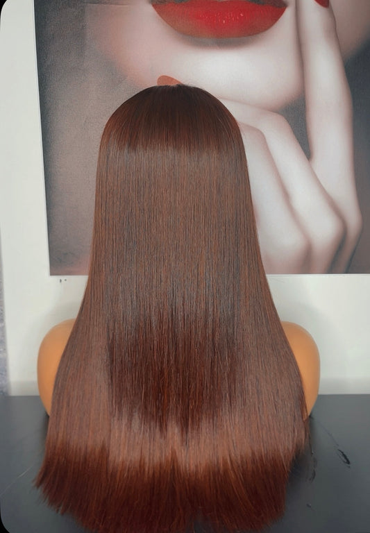 Cheveux lisses court marron chocolat