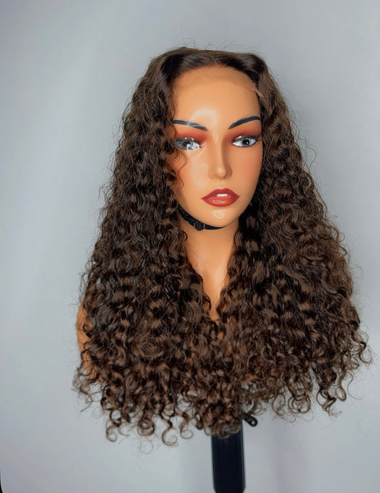 Cheveux bouclés longs marron