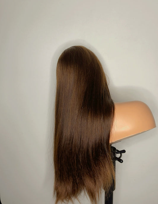 Cheveux lisses longs marron clair