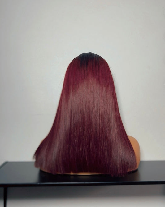 Cheveux lisses court bordeaux
